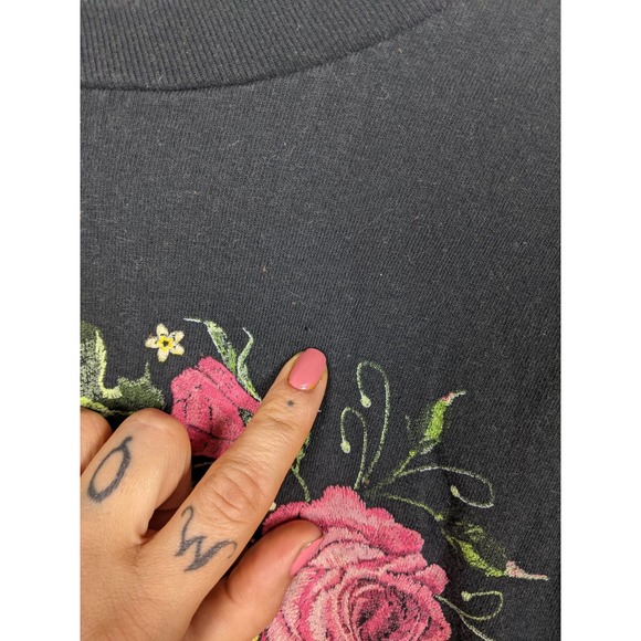 Distressed Skull / Roses T Shirt Size Small - Picture 4 of 6